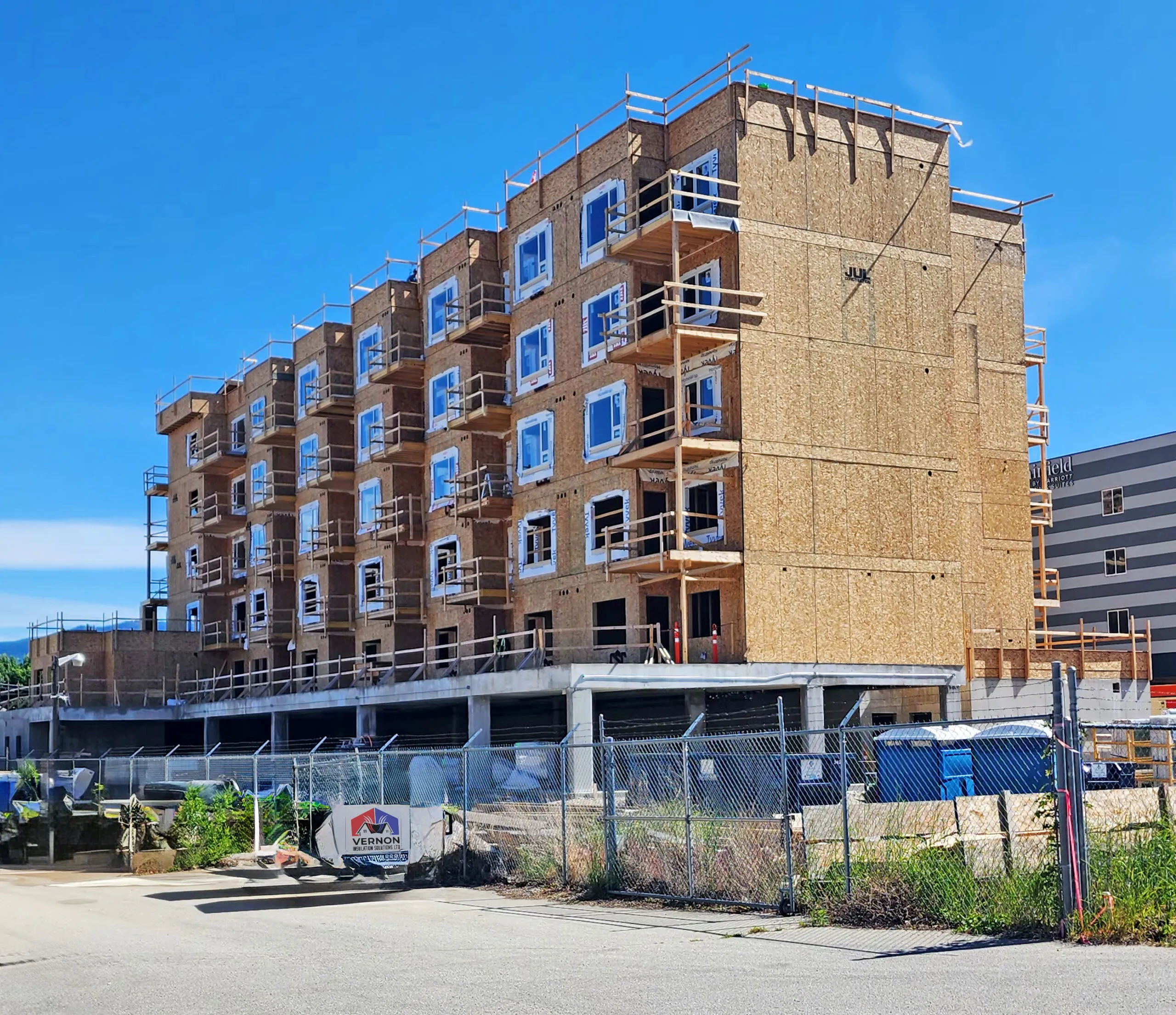 Residential wall assembly fully insulated